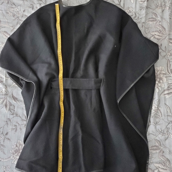 Ann Taylor Black Cape - Picture 4 of 5